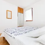 Apartament Lina 1 *