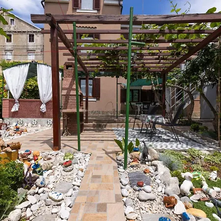 Lina 1 * Мали-Лошинь