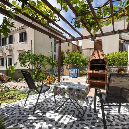 Апартаменты Lina 1 Мали-Лошинь