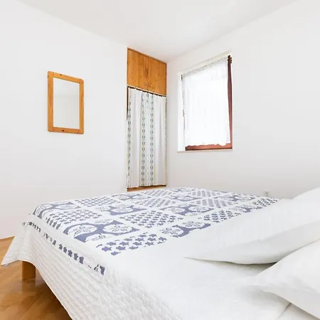 Apartamento Lina 1 *